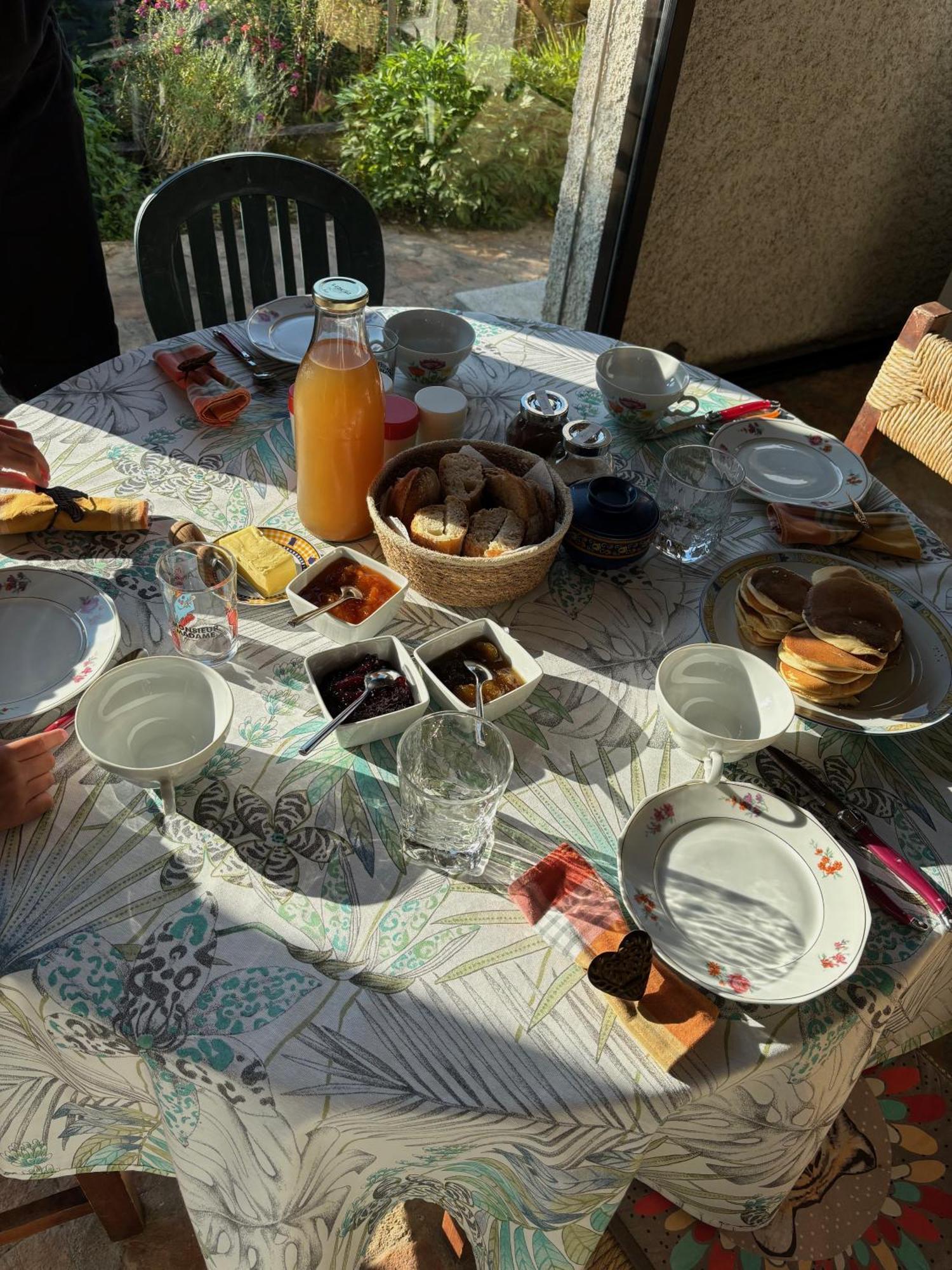 벨리 Sous Le Bon Toit B&B 외부 사진